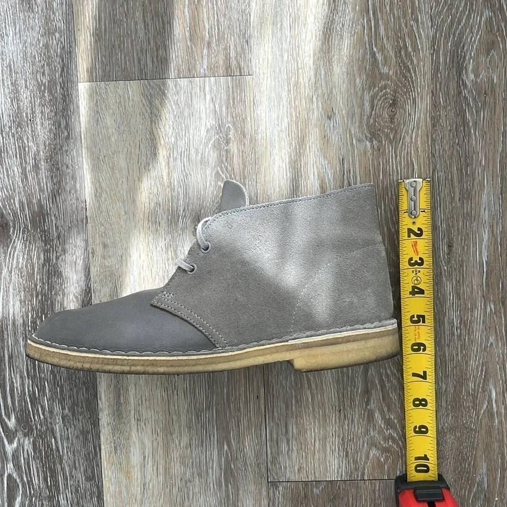 Clark’s gray suede leather chukka boots size 10